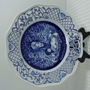 1979 Schumann Imperial 1st Edition Christmas Plate "Kinderliebe" Blue/White 1891